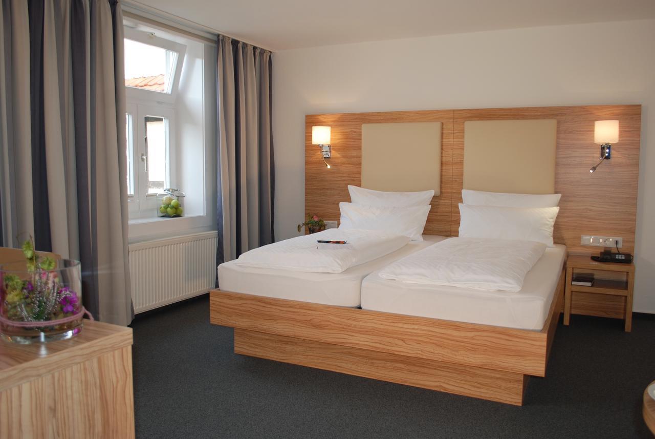 Alt Warburg Hotel Eksteriør billede