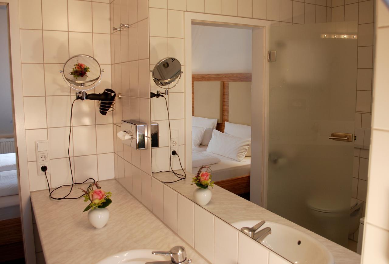 Alt Warburg Hotel Eksteriør billede
