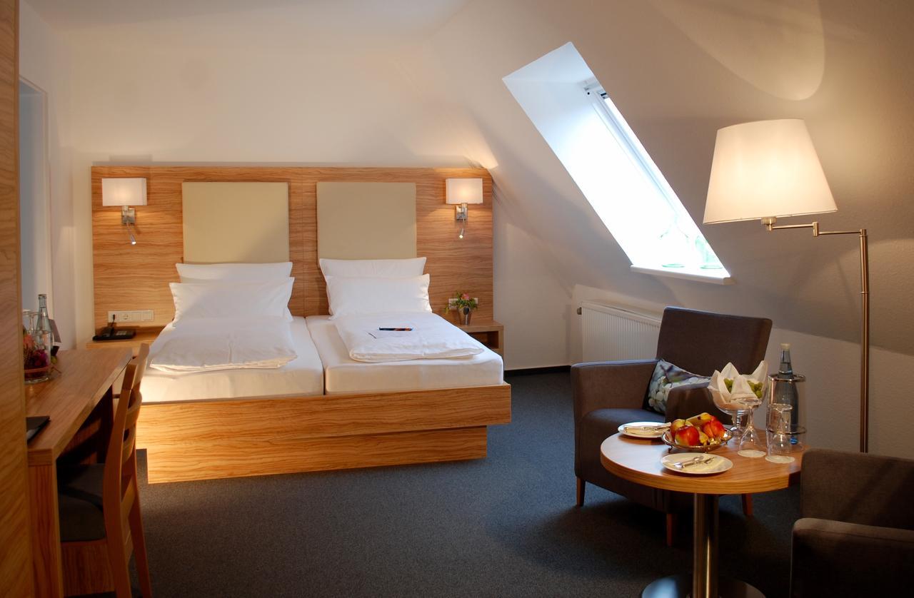 Alt Warburg Hotel Eksteriør billede