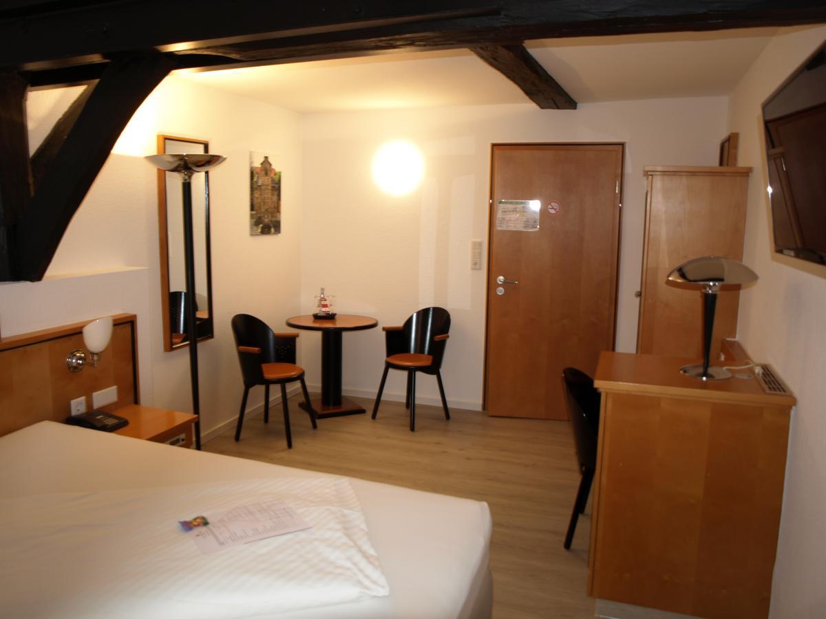 Alt Warburg Hotel Eksteriør billede