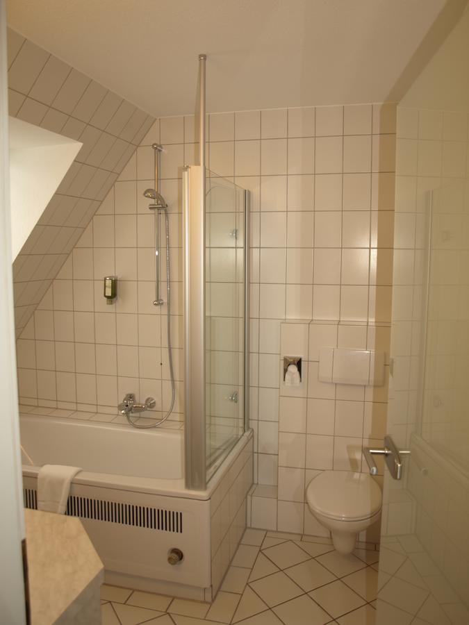 Alt Warburg Hotel Eksteriør billede