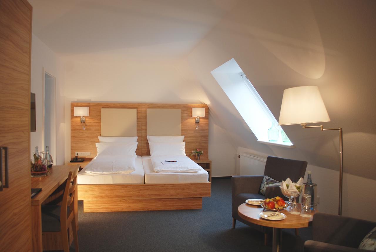 Alt Warburg Hotel Eksteriør billede