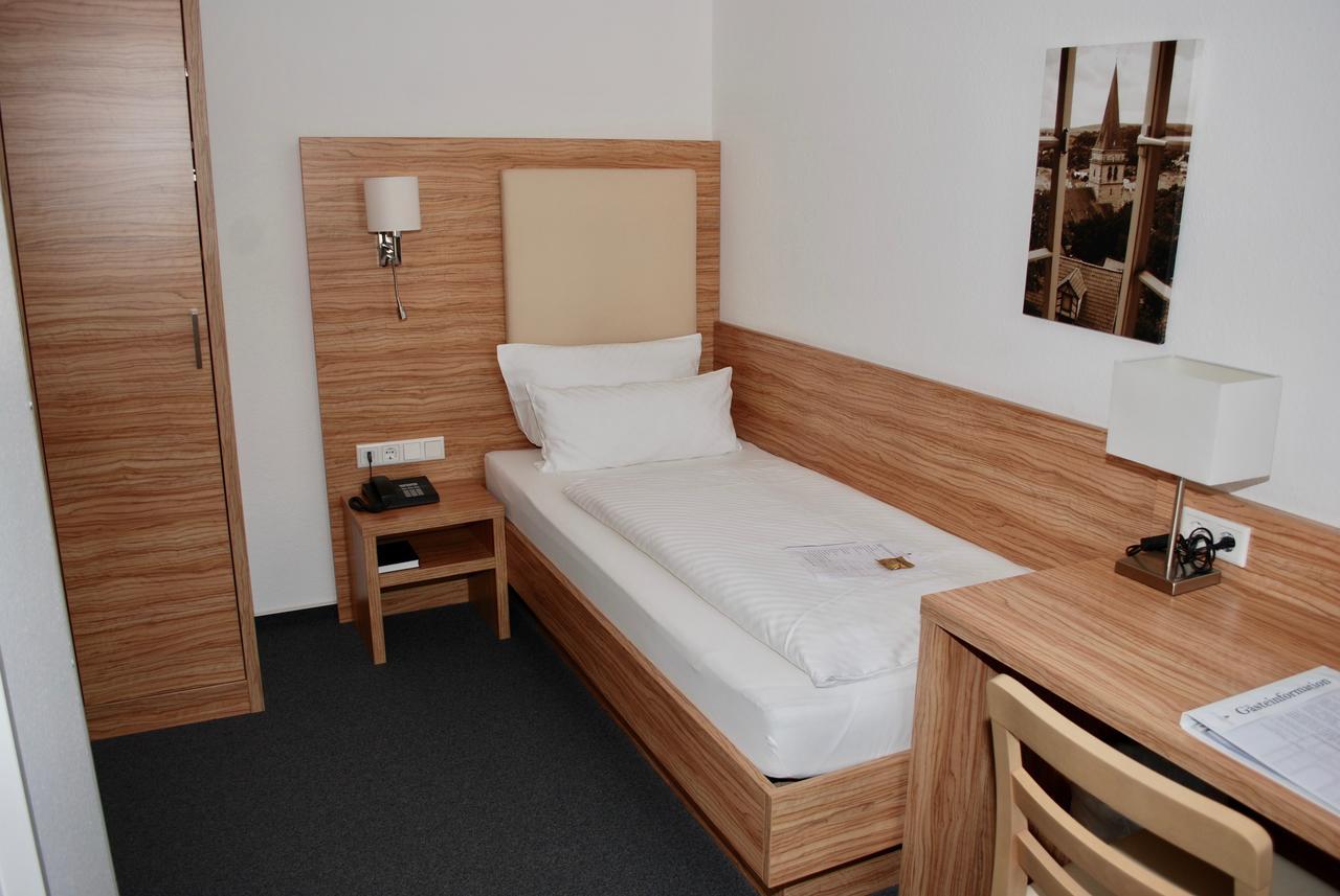 Alt Warburg Hotel Eksteriør billede