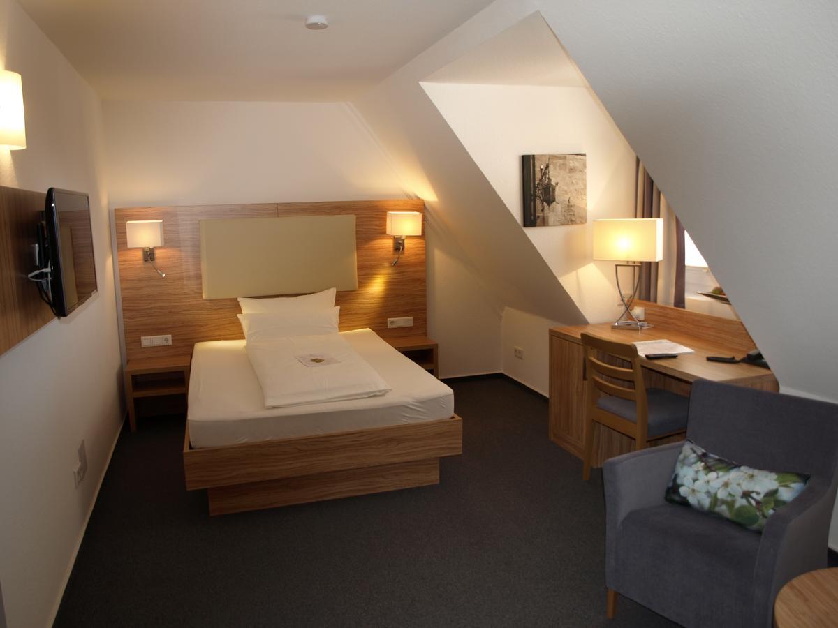 Alt Warburg Hotel Eksteriør billede
