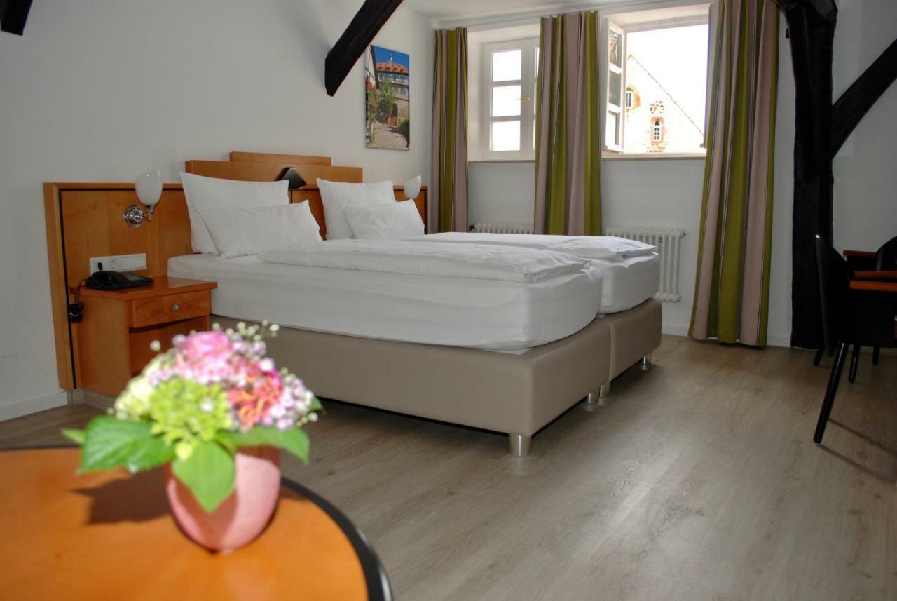 Alt Warburg Hotel Eksteriør billede